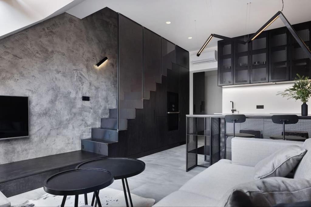 Rooftop Penthouse With Terrace, Prime Location Прага Экстерьер фото